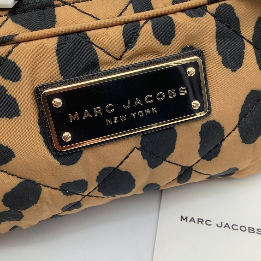 Marc Jacobs Leopard Print Quilted Nylon Cosmetic Pouch Bag Black Multi NWT - Picture 5 of 10